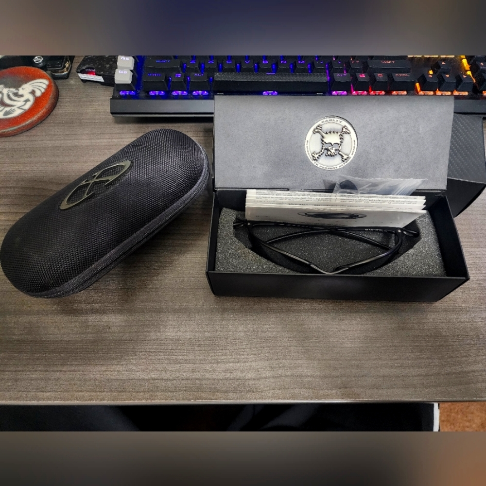 Oakley Juliet Carbon Black Polarized 04-149 with box, coin and X Metal case.